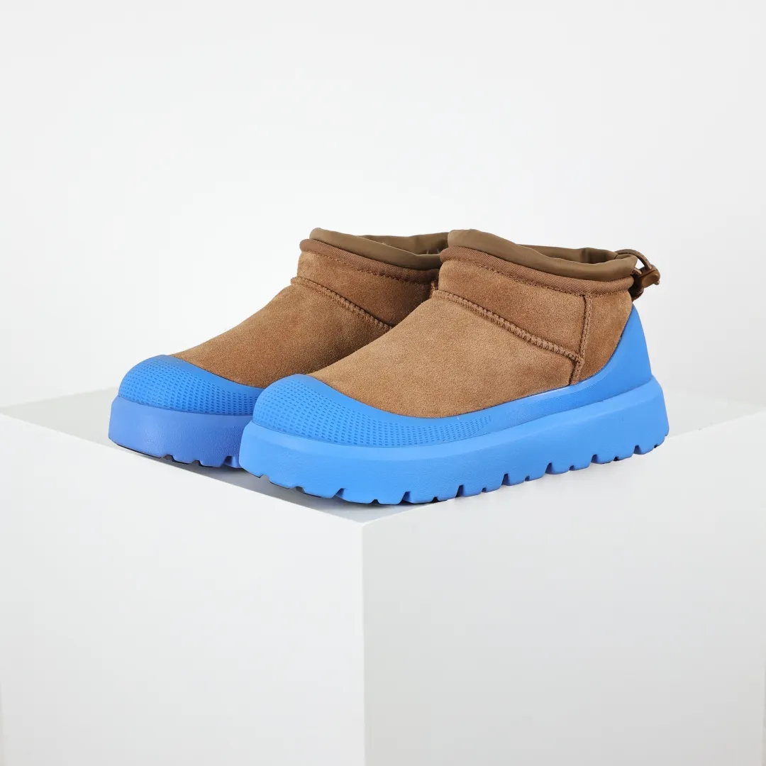 Copy price 💰700 Core recommendation Good price It is a very suitable choice for home furnishings. In recent years, uug has launched a series of styles, which are partial to the preferences of young consumers and have also moved to the forefront of fashion trends. Shoe body material: water-repellent coated suede upper, 17mm UGGPURE™ implantable wool insole, lightweight non-slip and comfortable rubber outsole, with brand LOGO and trademark. Comes with a full set of packaging. Size: 35 36 37 38 3940 41 42 43 44 45